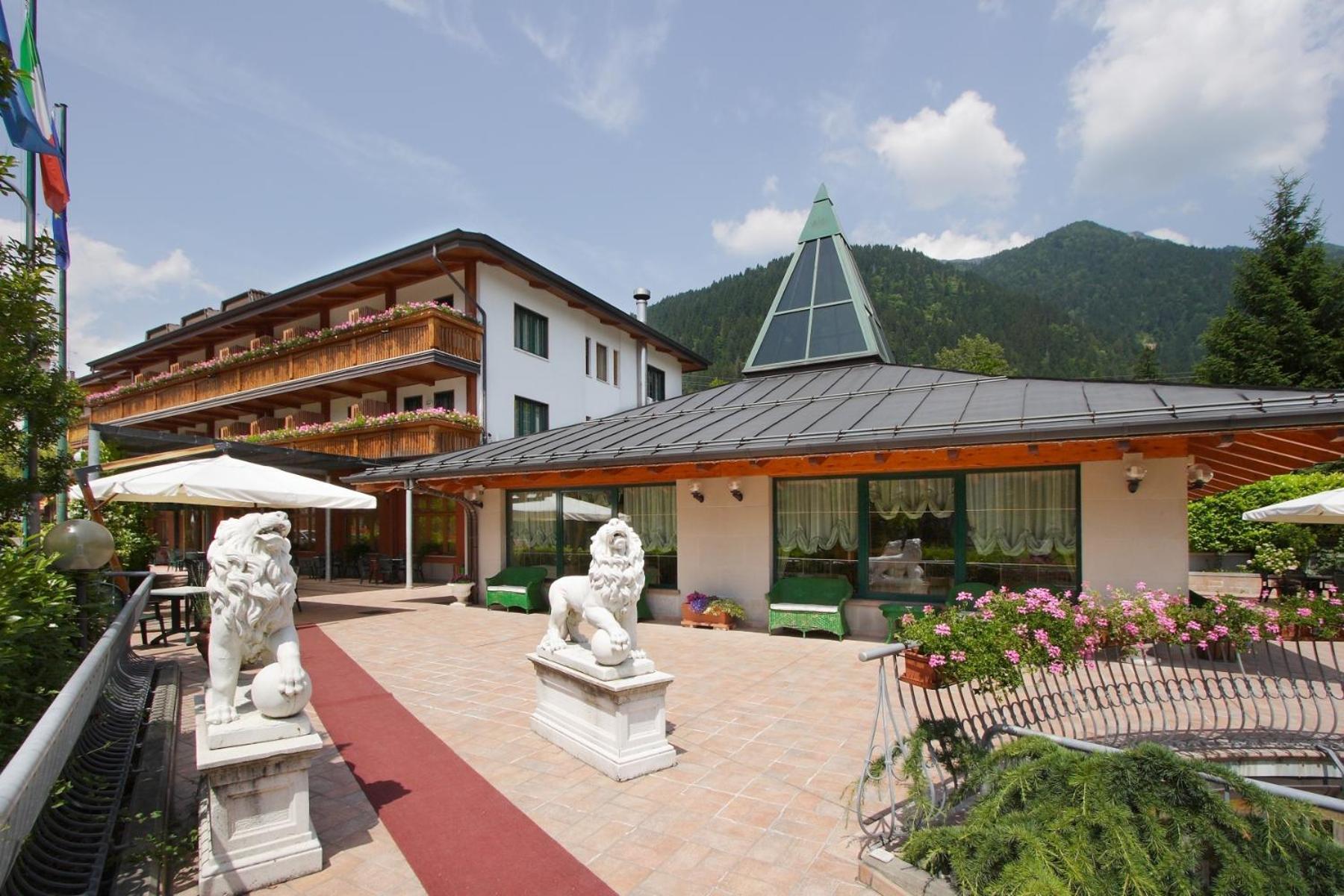 Hotel Centro Benessere Gardel Arta Terme Exterior foto